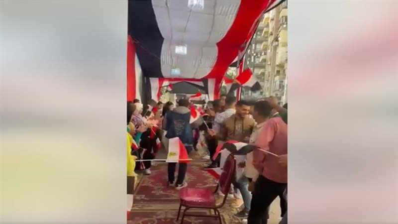 شباب مصر يستقبلون