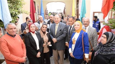 محافظ أسيوط يواصل جولته الميدانية بتفقد لجنة مدرسة الشهيد أحمد فايز الثانوية بنات