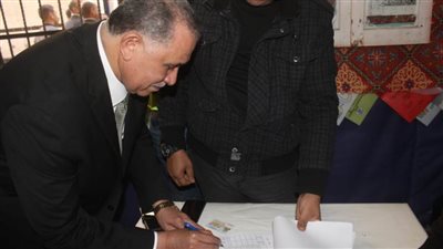 نقيب المحامين يدلي بصوته ويطالب المواطنين بالمشاركة الإيجابية