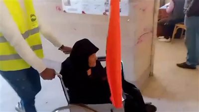 مخزون الوطنية يتجلى .. جدة مسنة تجاوزت التسعين عامًا تحرص على التصويت بلجنة أبوجبل ديروط  بأسيوط (فيديو)