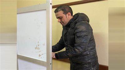 المعلق محمد عزمي يُدلي بصوته في الانتخابات الرئاسية