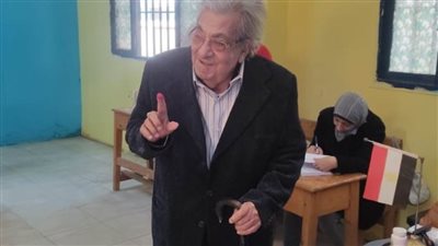 الفنان فاروق فلوكس يشارك بصوته في الانتخابات الرئاسية