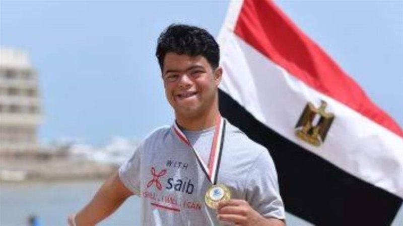 بطل السباحة المصري
