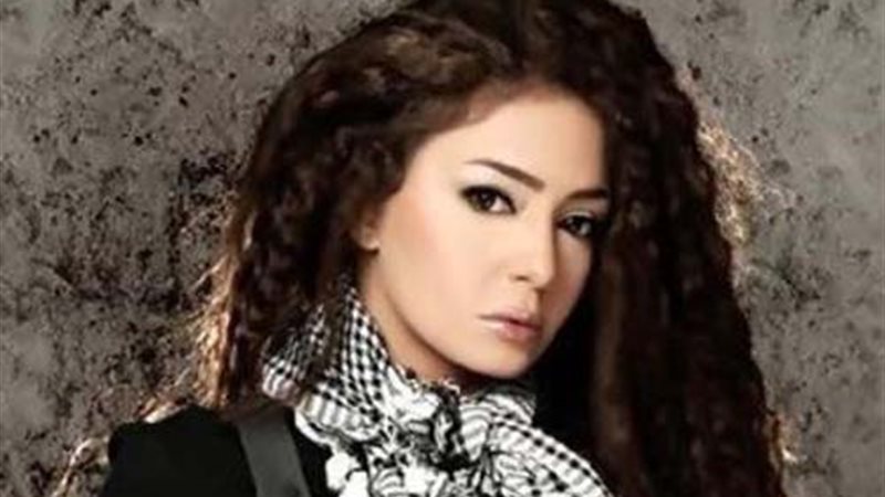 ميرنا المهندس تنتظرعرض