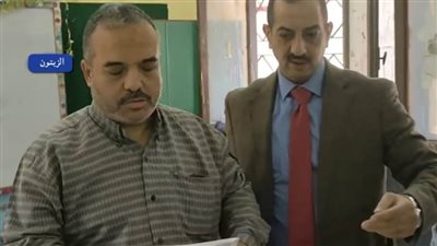 كفيف يُدلي بصوته الانتخابي عن طريق ورقة برايل بالقاهرة