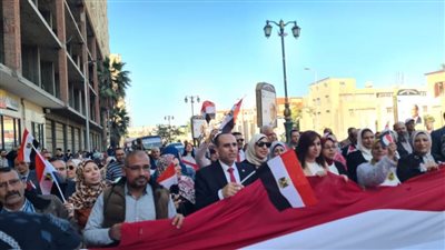 مسيرة حماسية بهتافات وأعلام مصر لدعم المشاركة السياسية بالبحيرة