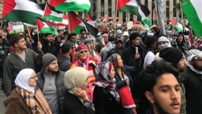 العشرات يتظاهرون أمام المتحف الكندي لحقوق الإنسان للاحتجاج على مأساة الفلسطينيين