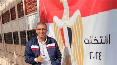 المعلق الرياضي مؤمن حسن يُدلي بصوته في الانتخابات الرئاسية 2024