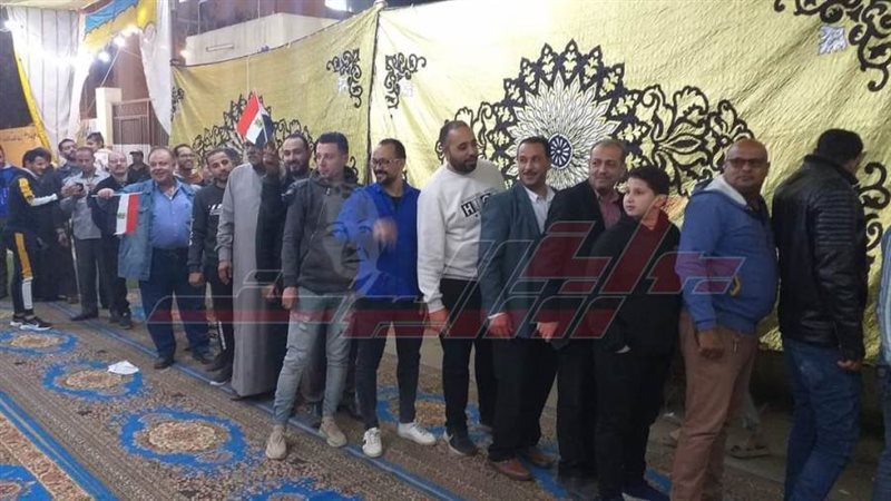 توافد المواطنين على