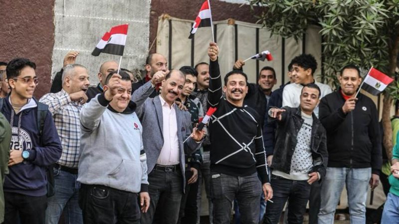 توافد الناخبين للتصويت