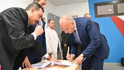 وزير الري يدلي بصوته في الانتخابات الرئاسية ٢٠٢٤ فور عودته من مؤتمر المناخ