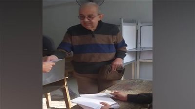 الفنان محمد التاجي يدلي بصوته الانتخابي بمعهد الفتيان بمصر الجديدة