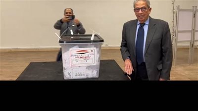 عمرو موسى يدلي بصوته الانتخابي بقصر النيل