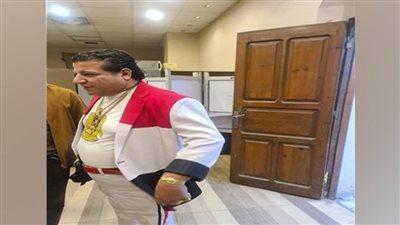 المطرب الشعبي خميس شعبان عبد الرحيم يدلي بصوته الانتخابي بلجنة نقابة المهن العلمية 