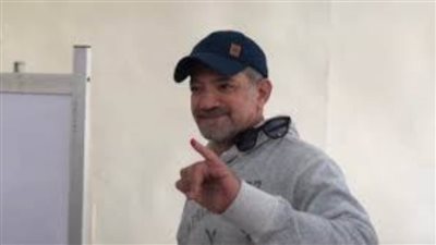 الفنان مجدي بدر يدلي بصوته الانتخابي بمدرسة سيزا نبراوي بالتجمع الخامس