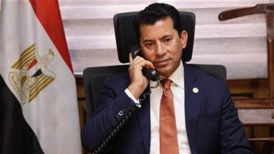 وزير الرياضة يطمئن هاتفياً على بعثة النادي الأهلي قبل خوض منافسات كأس العالم للأندية بالسعودية