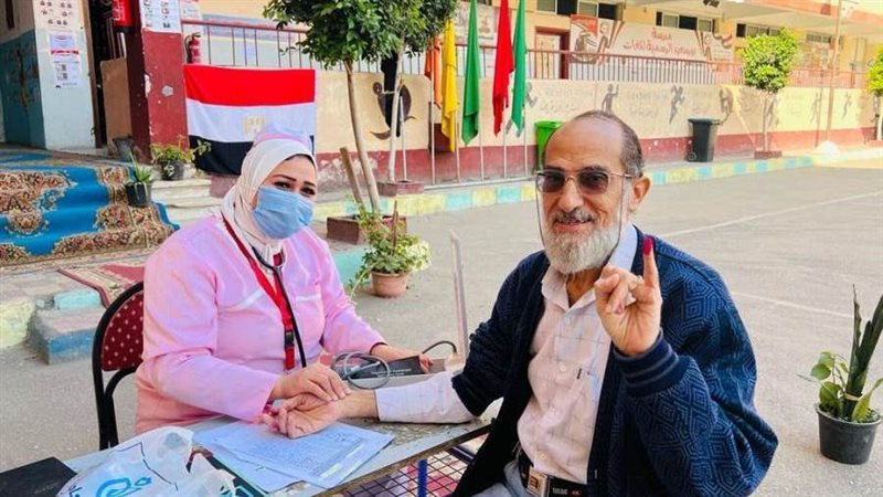 أطباء فلى أمام لجان