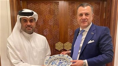 وزير السياحة يبحث مع رئيس قطر السياحة ورئيس الخطوط القطرية التعاون المشترك