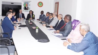 رئيس الوزراء الموريتاني يستقبل وزير البريد والمواصلات الجزائري