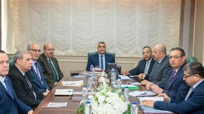 وزير الدولة للإنتاج الحربي يتابع آخر مستجدات المشروعات الجاري تنفيذها