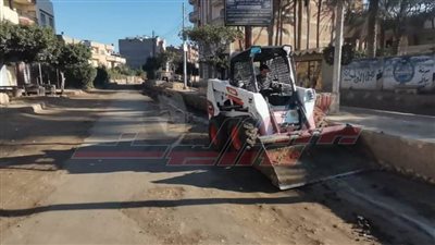 مسح الشوارع الرئيسية واستعادة كفاءة الطرق ببيلا في كفر الشيخ