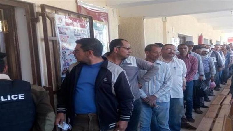 توافد الناخبين على