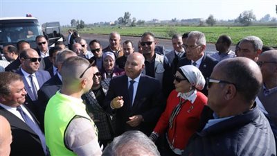 عاجل.. وزير النقل يتفقد مشروعات الطرق والكباري بكفر الشيخ والدقهلية