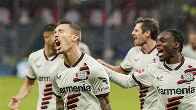 باير ليفركوزن يعزز من صدارته للدوري الألماني بثلاثية نظيفة في آينتراخت فرانكفورت