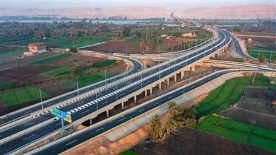 محافظ أسيوط يستعرض إنجازات قطاع الطرق والرصف خلال العشر سنوات الماضية