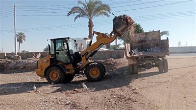 حملات مكثفة للنظافة ورفع الإشغالات وتمهيد الطرق بمراكز المنيا