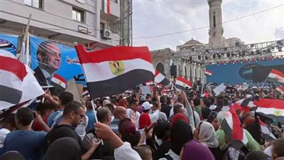 أهالي الإسكندرية يحتشدون بميدان سيدي جابر للاحتفال بفوز الرئيس السيسي