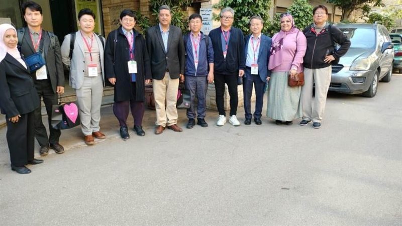 وفد كوري يزور معهد