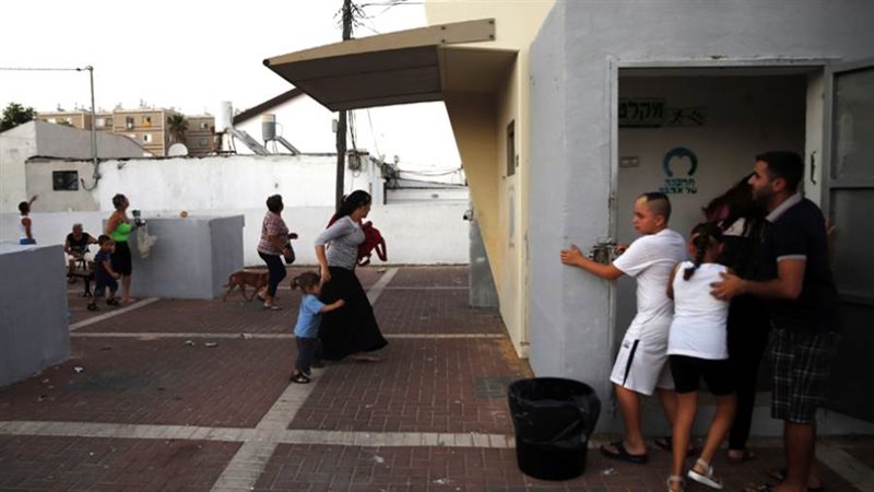 الاسرائيليون يهرعون