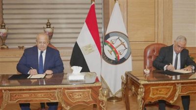 النائب العام ورئيس جامعة القاهرة يوقعان بروتوكولًا لتعزيز التعاون بالمجالات العلمية والبحثية