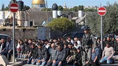 أكثر من 12 ألفًا في صلاة الجمعة بالأقصى لأول مرة مُنذ 