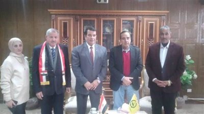 بركات يجتمع مع محافظ شمال سيناء على هامش بطولة الجمهورية لمصارعة الذراعين