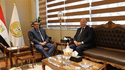 وزير التنمية المحلية يتابع مع محافظ القاهرة المشروعات الاستثمارية الجارية على أرض العاصمة