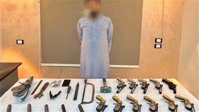 ضبط متهم يدير ورشة لتصنيع وإصلاح الأسلحة النارية والاتجار فيها بالبحيرة