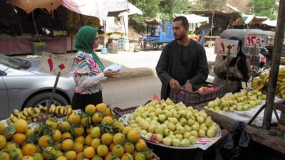رئيس جامعة سوهاج يتابع سير العمل بالإدارات ويؤكد على ضرورة رفع قدرات العاملين لتحقيق التنمية الإدارية