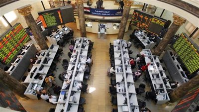 جني الأرباح يدفع مؤشرات البورصة المصرية للتراجع في مستهل تعاملات الأسبوع