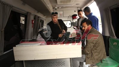 تشغيل سيارة المركز التكنولوجي المتنقل لتقديم خدمة تراخيص المحال التجارية بكفر الشيخ