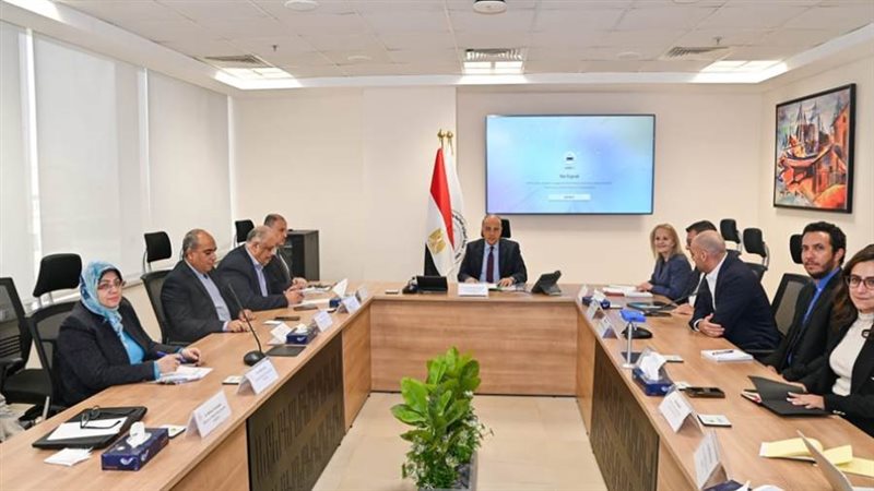 وزير الري خلال الاجتماع