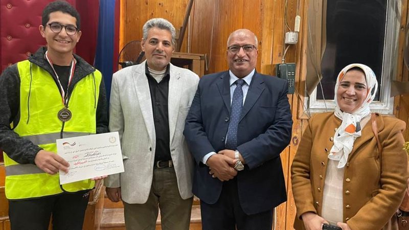 طالب بنى سويف