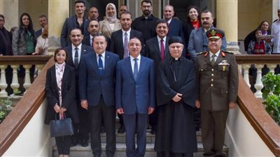 محافظ الإسكندرية يشارك الإخوة الأقباط احتفالاتهم بعيد الميلاد المجيد