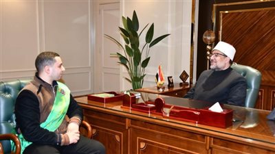 وزير الأوقاف يلتقي الفائز الأول بالمسابقة العالمية للقرآن الكريم 