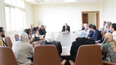 رئيس جامعة بني سويف الأهلية يرأس اجتماع منسقي البرامج