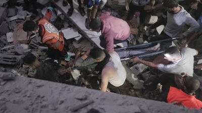 عاجل.. عشرات الشهداء والجرحى في غارات إسرائيلية على مُخيم 