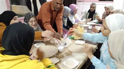 بالصور.. دورات تدريبية في الفنون التشكيلية والرسم بالرمال تحت شعار 