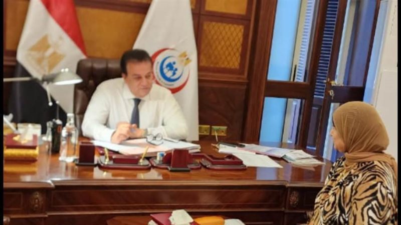 وزير الصحة ونقيبة