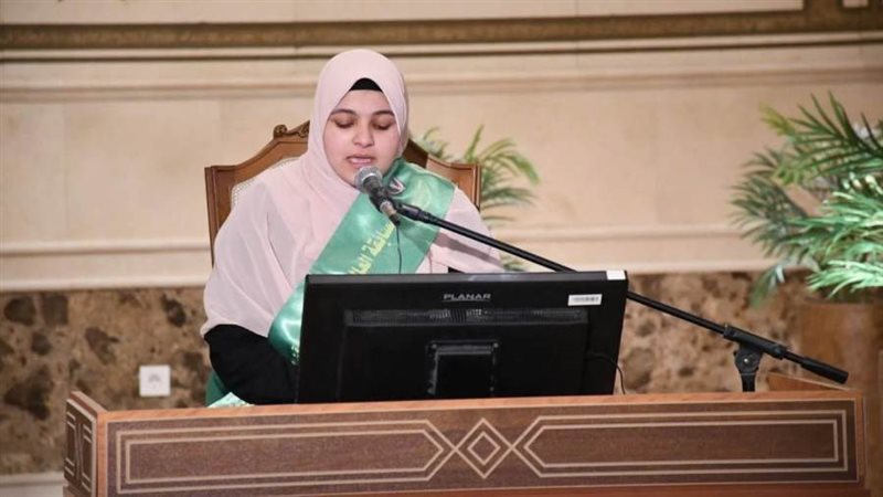 الطالبة أسماء يونس